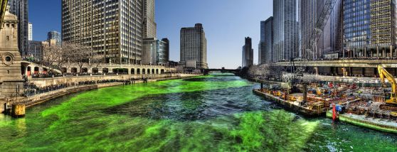 800px-Green_Chicago_River_on_Saint_Patricks_Day_2009